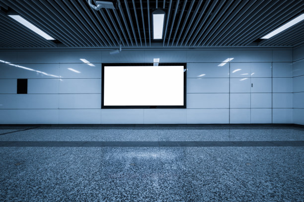 地铁站通道墙上的空白广告牌图片下载