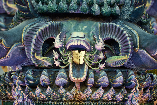 泰国清莱蓝寺附近的公羊雕塑图片下载