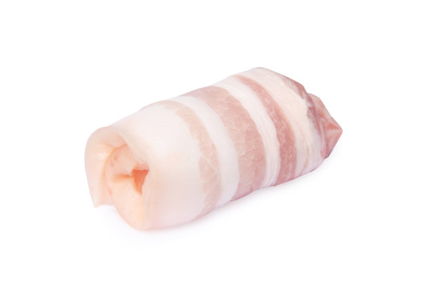 五花肉卷孤立在白色背景与剪切路径图片下载
