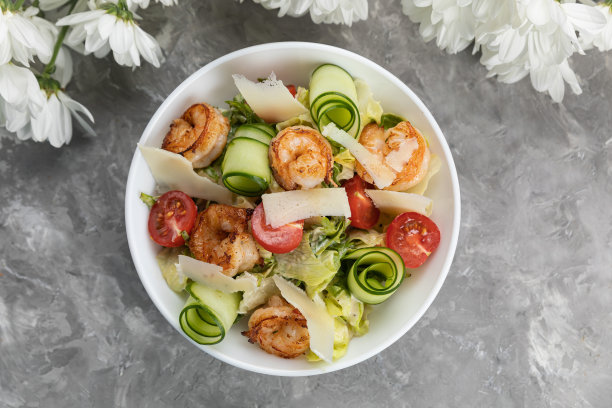 沙拉配海鲜，面条，鸡蛋图片下载