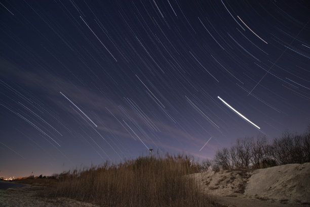 海滩上有星星的痕迹图片下载