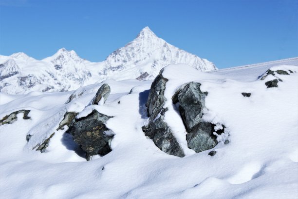 山顶上有雪图片下载