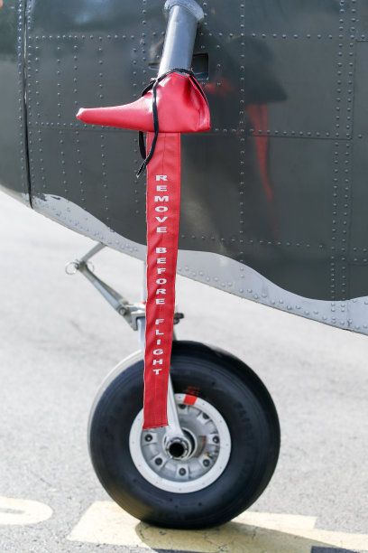 在飞机上挂上飞行标签前取下。飞机起飞时安装在静管端口的飞机工作警告标签。图片下载