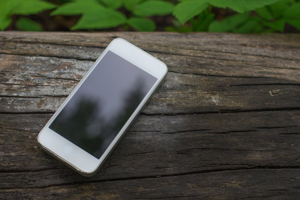 白色手机，黑屏。图片下载