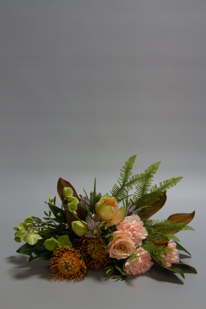 复古风格的婚礼或问候花束，浅灰色背景，选择性焦点图片下载