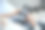 男人和女人的手抱着婴儿的扫描图片图片下载