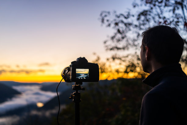 雾雾云倒置在山上与人做时间在早上在新河谷峡谷峡谷美景俯瞰图片下载