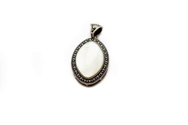 可爱的老式奖章孤立在一个白色的背景图片下载