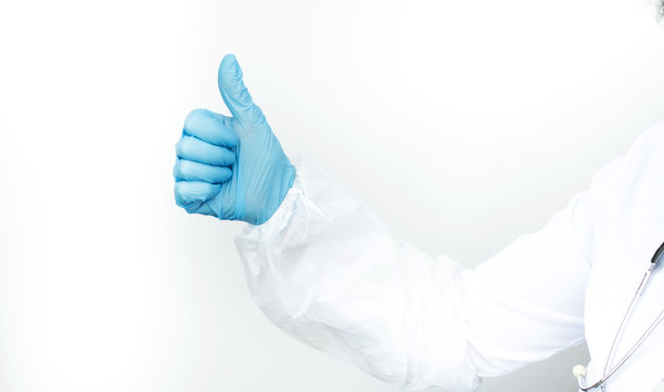 医生的手戴着手术手套，背景是白色图片下载