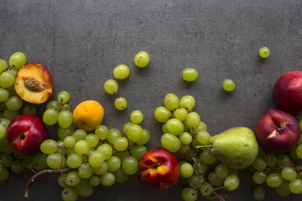 美丽的葡萄和油桃边框，水果特写照片图片下载