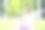 年轻女子向笔记本电脑屏幕致意图片下载