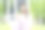年轻女子向笔记本电脑屏幕致意图片下载