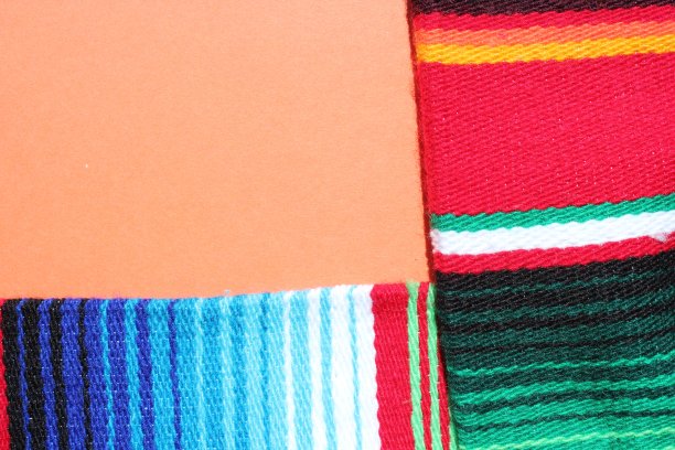 雨披墨西哥五月五日节地毯披肩节日传统墨西哥背景与条纹复制空间玛雅毯子最低限度的简单-股票，照片，照片，图像，图片图片下载