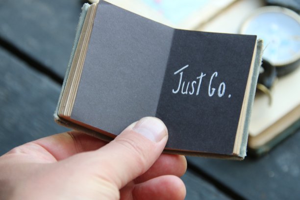 去吧，在书上写字图片下载