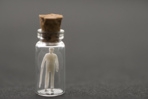 2019冠状病毒病，保护老年人和弱势群体免受冠状病毒感染，概念。图片下载