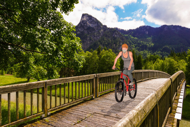 那个女人骑自行车图片下载