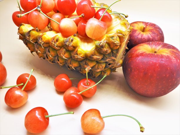 水果，樱桃，菠萝，李子图片下载