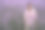 一个微笑的年轻亚洲男子站在宽阔的紫色马鞭草图片下载
