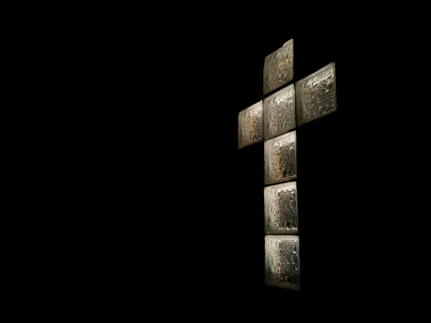 白色玻璃砌块墙在建筑内十字形图片下载