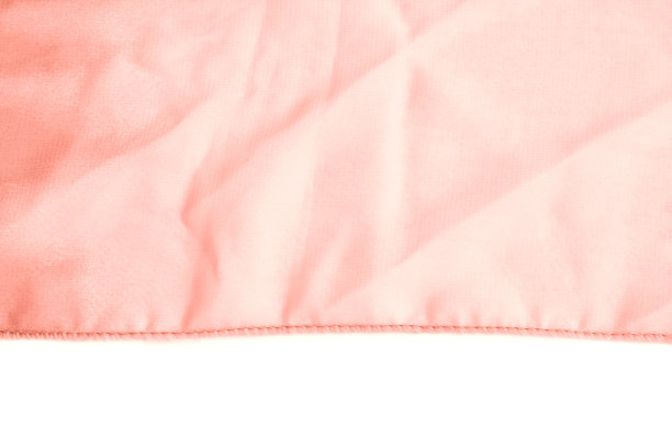 珊瑚褶皱织物的纹理。衣服的时髦颜色。特写镜头。图片下载