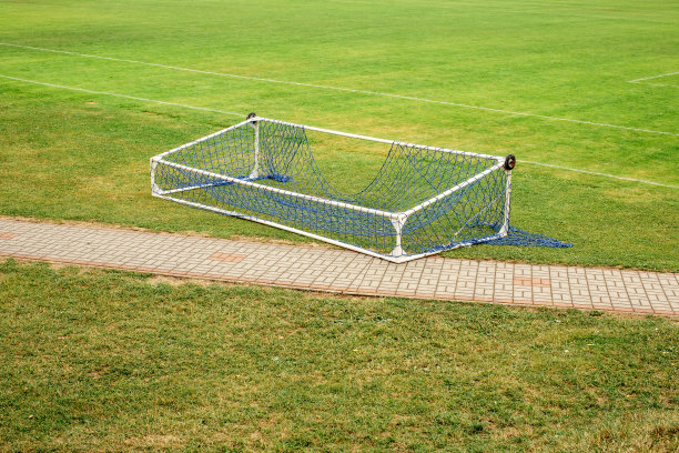 废弃的足球大门堕落的足球图片下载