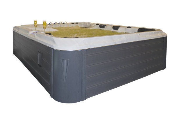 现代水按摩浴充满香槟图片下载