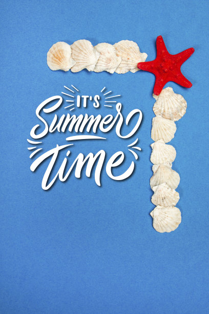 海星和贝壳在蓝色的页上，上面有夏季时间的文字图片下载