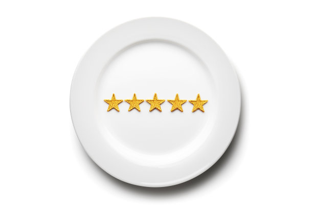 顶级的质量评级概念与桌子设置。图片下载