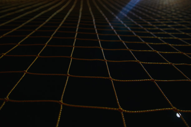 夜间绳索网的背景图片下载