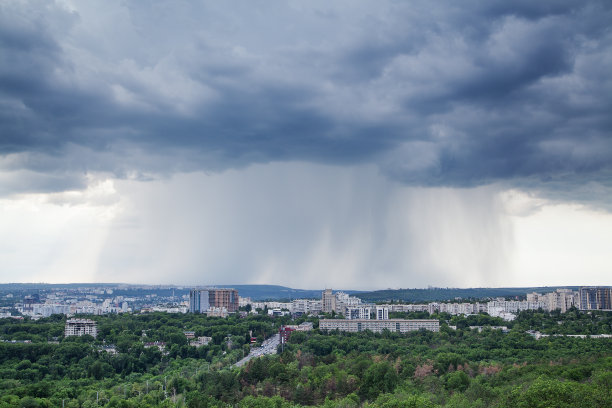 暴雨正笼罩着这座城市图片下载