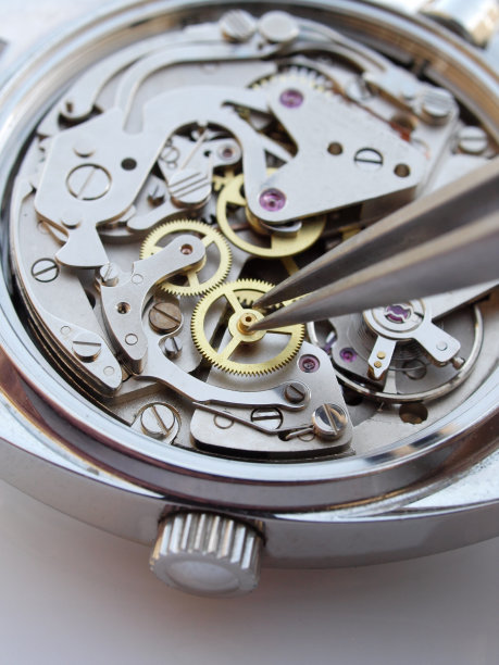 古董表正在修理中图片下载