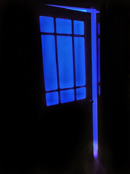 令人毛骨悚然的门图片下载