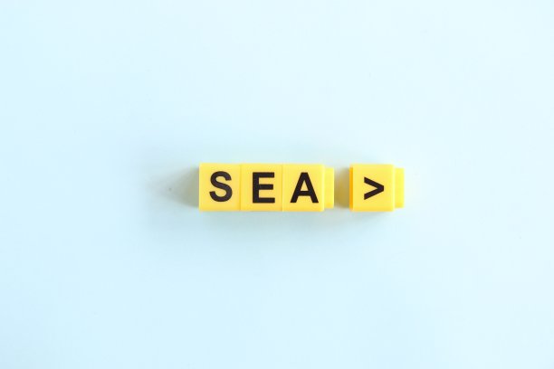 指向大海的指针。暑假的概念。图片下载