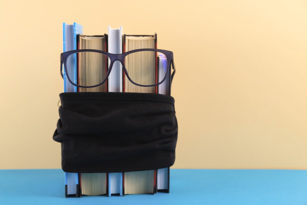 在大流行后时代，概念回到学校。图片下载