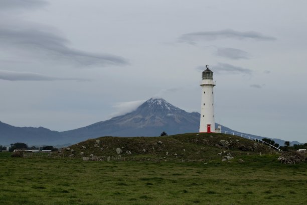 埃格蒙特角灯塔在阴天图片下载