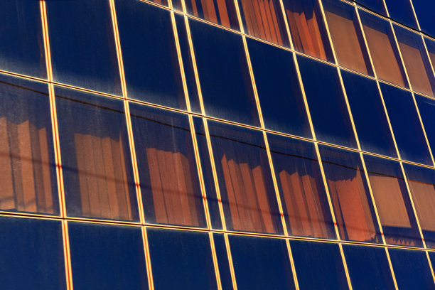 现代建筑的窗户和窗帘图片下载