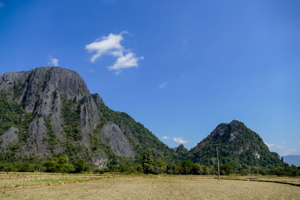 秋天的山水在山中，美丽的照片数码照片，数码照片图片作为背景图片下载