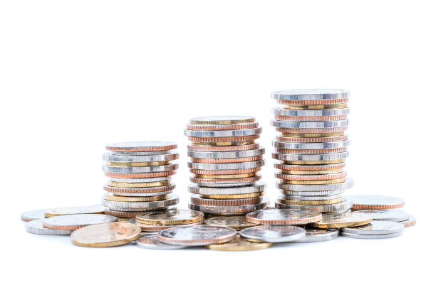 白色背景上的硬币堆;商业、金融和投资概念图片下载