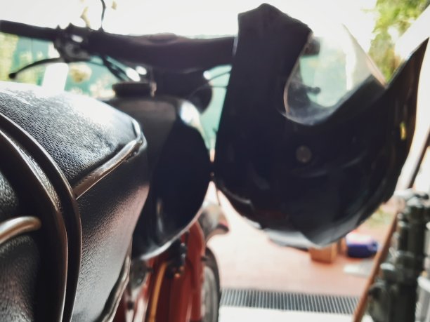 老式摩托车特写图片下载