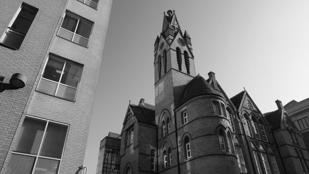 新办公楼和传统建筑图片下载