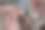 做美甲的过程。特写的手的专业美甲师，应用指甲油。做指甲和指甲清洁的概念。美丽的概念。凝胶波兰,虫胶。图片下载