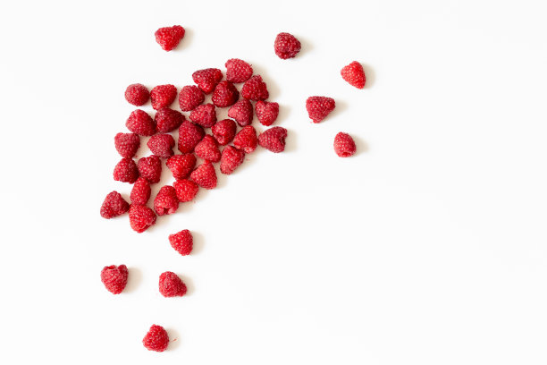 新鲜有机覆盆子背景与复制空间图片下载