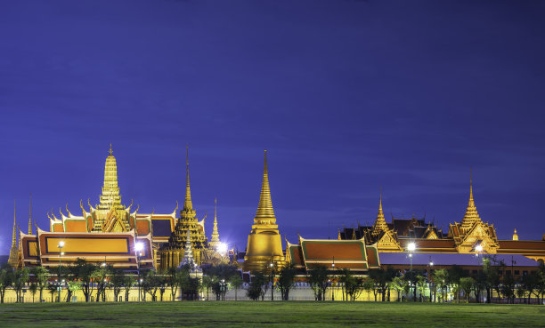 佛寺的黄昏景色。泰国曼谷图片下载
