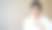 近距离年轻的呼叫中心员工微笑着戴耳机和手指向孤立在办公室空白背景客户关心和电话营销的工作概念图片下载