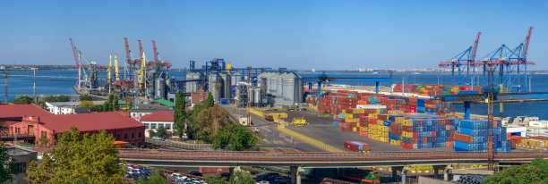 乌克兰敖德萨货运港集装箱码头图片下载