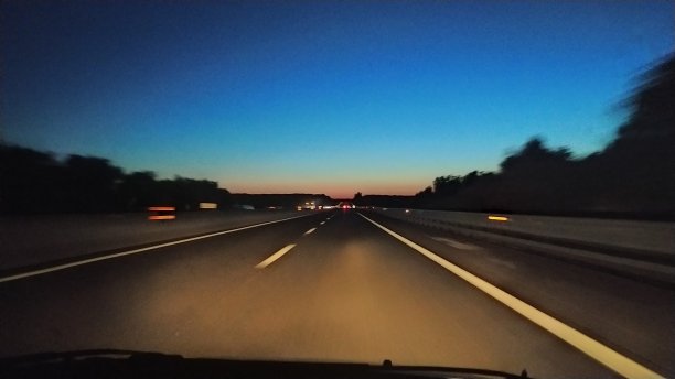 晚上开车图片下载