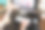 手里有信用卡。电脑屏幕。框,键盘,鼠标。图片下载