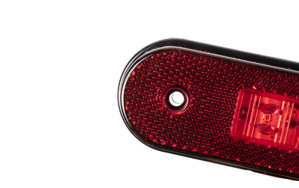 卡车后部LED侧灯隔离白色背景图片下载