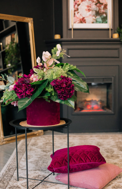 美丽的花里面的黑色壁炉花卉图片图片下载