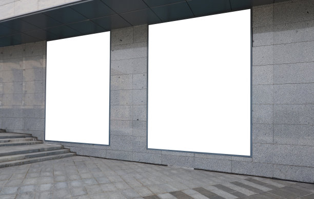 墙上挂着空白的白色橱窗模型图片下载